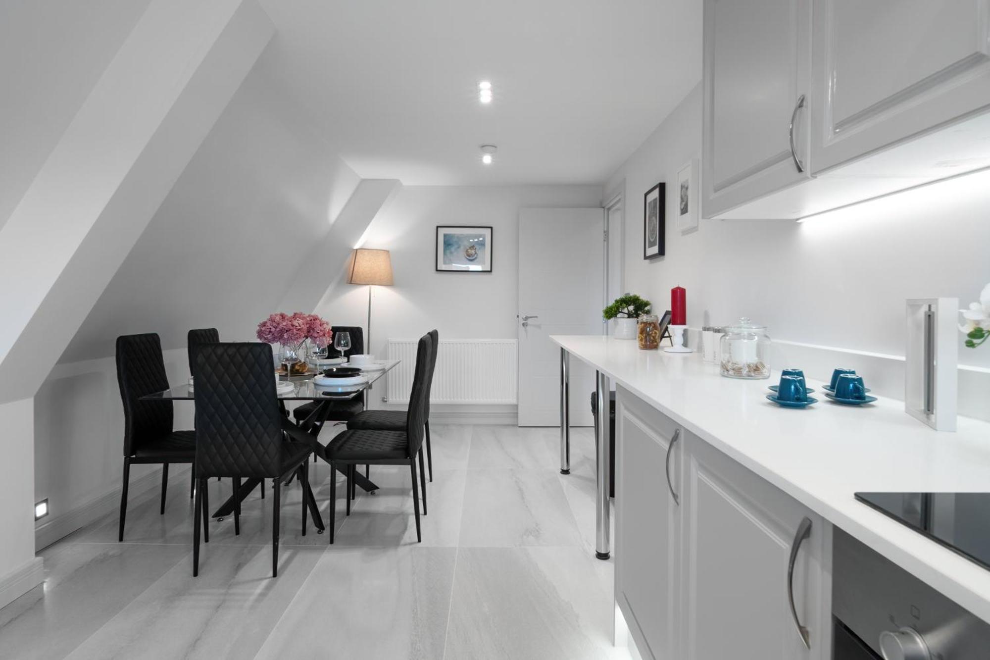 Modern & Stylish Apartments Didcot With Free Wifi Exterior photo
